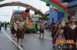 Kaimana abre desfile com a Guerra de Tróia