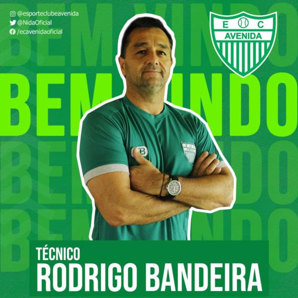 O experiente Rodrigo Bandeira, 48 anos, é o novo treinador do periquito