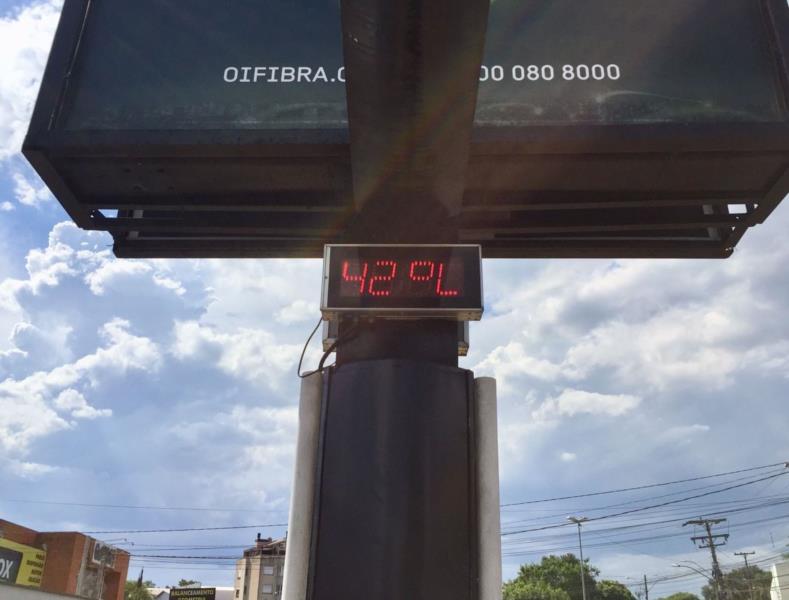 Sextou com calorão: confira as temperaturas registradas em termômetros de rua em Santa Cruz