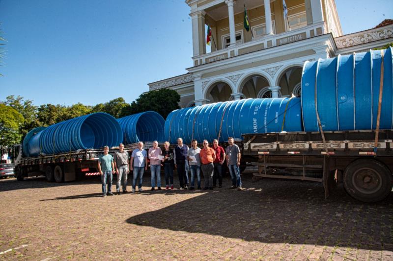 Prefeitura de Santa Cruz realiza entrega simbólica de cisternas